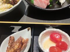 -铭牛烧肉·和牛海鲜自助(高新月牙湖店)