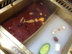 麻辣鸳鸯锅-东巴婆婆云南鱼豆花火锅(大东门店)