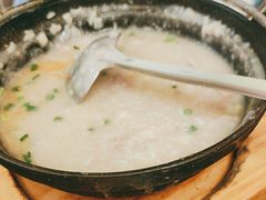 -何妹湿辣牛肉·粤式烧烤砂煲(桂雅路店)