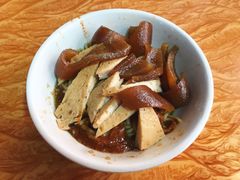 -松树干拌面店