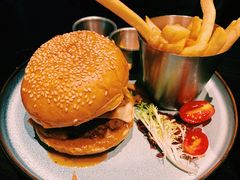 香浓蘑菇牛肉汉堡-bluefrog蓝蛙(皇庭广场店)