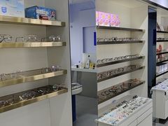 -视野联行眼镜•蔡司•依视路(温江店)