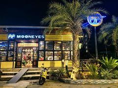 -席娜卡琳火车铁道夜市