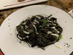 传统西班牙墨鱼汁海鲜饭-BROWNSTONE布朗石西班牙餐厅(深圳湾店)
