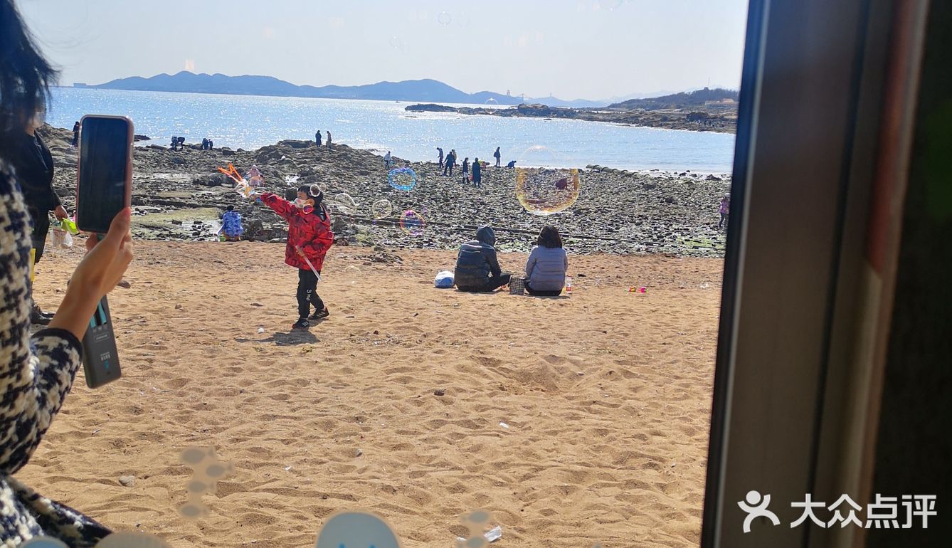 今天来到海边的安娜海景咖啡馆，阳光明媚的中午