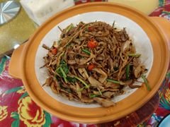 -闯关东东北农家菜(崂山石老人店)