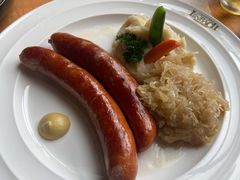 德国香肠拼盘配土豆泥和酸椰菜-LENBACH兰巴赫西餐啤酒坊(大连东港店)