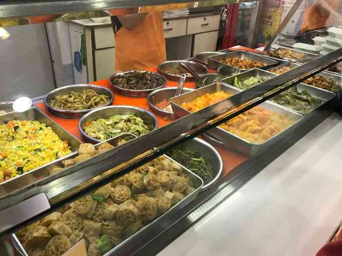 白楼盒饭-"经常会看到排队的现象 尤其是过节的时候 .