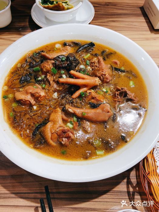 雪满天东北菜(登良旗舰店)小鸡蘑菇炖粉条图片