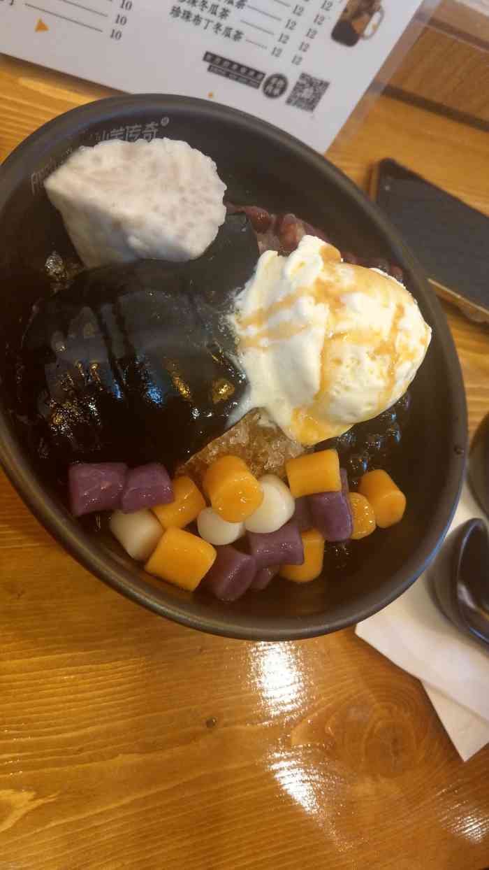 打分    /人 手工仙草,芋圆,香芋都很好吃,推荐仙芋招牌,可是地方有点