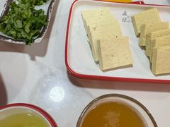 -毛辣果·贵州红酸汤牛肉火锅(西单店)