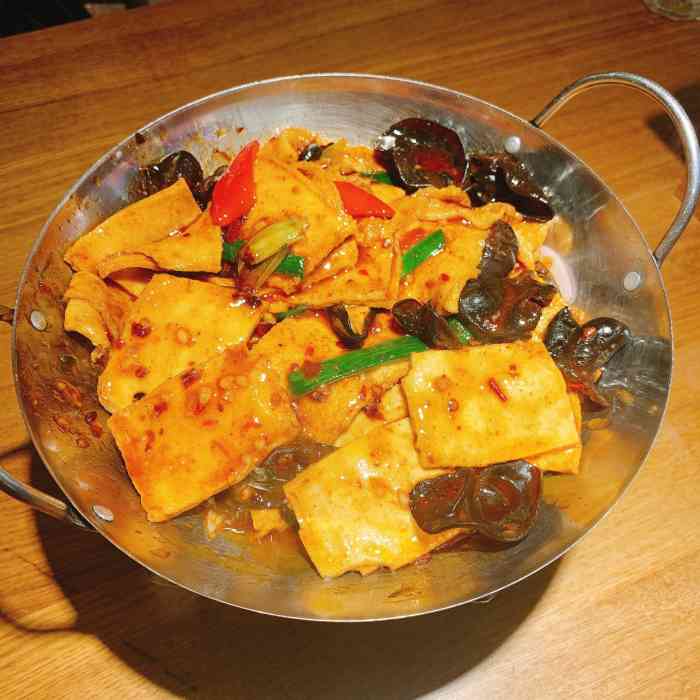 惜湖餐厅(长兴九汇城店)-"[薄荷]环境:环境一般,餐桌之间略显拥挤.