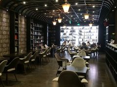 -钟书阁(松江泰晤士小镇店)