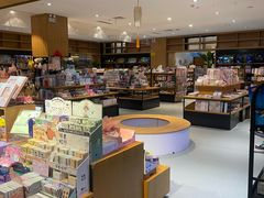 -新华书店(苍南银泰店)