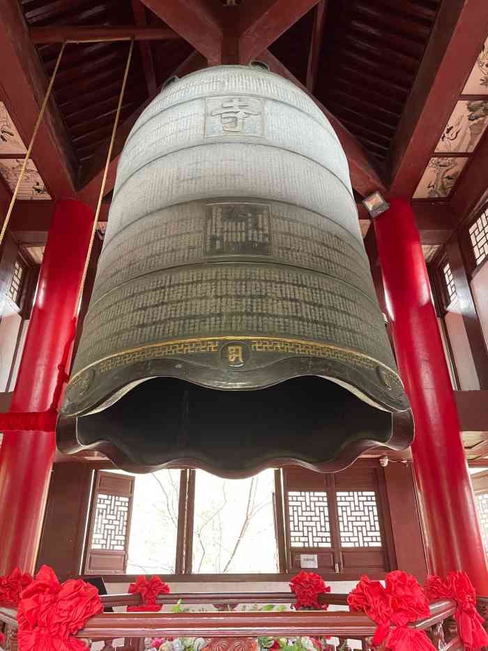 净慈寺-"净慈寺最有名的是济公菩萨用来运木头的古井.