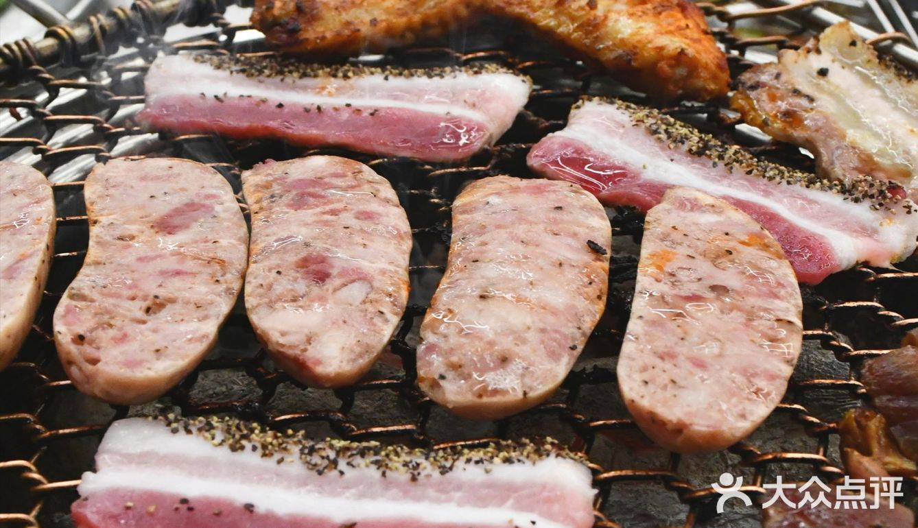 网红炭火烤肉店