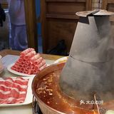 天冷的第一顿火锅，选在南门涮肉，一直排队，得早来