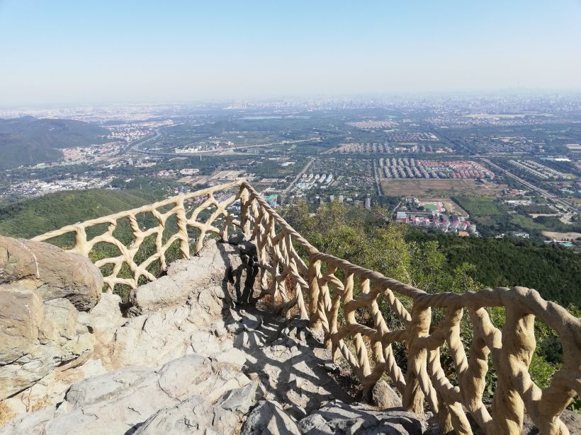 北京西山鬼笑石