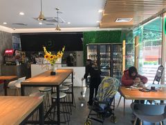 大堂-龙治汉堡(中华城店)