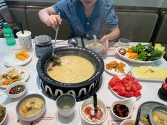 -洪氏嗨捞·广东猪肚鸡·椰子鸡火锅(西咸万象城店)