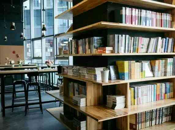 我在书店(大卫城店)-"硬生生被回声馆的一帮帮熊孩子逼出来,暑假.