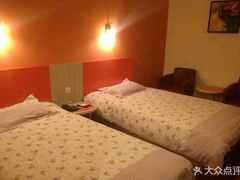 -莫泰酒店(上海虹桥北新泾地铁站天山路店)