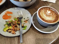 煎三文鱼牛油果色拉-wagas(暖山店)