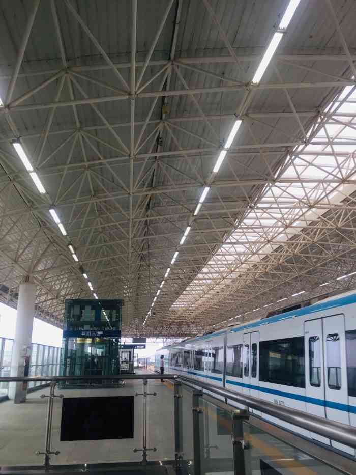 汉口北地铁站-"汉口北站的一名女乘务员态度极差,我简直也.