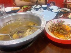 -乡土黄·鲜牛肉火锅·小龙虾(兴业街店)