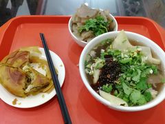 -牛一嘴·兰州牛肉面·大盘鸡(财富中心店)