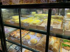 面包甜点陈列柜-宏发红西饼屋(天津路店)