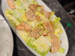 经典凯撒沙拉配鸡胸肉-LESCEDARS Brasserie Bistro香柏树
