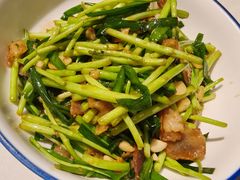 藜蒿炒腊肉-回家吃饭·地道南昌菜(建德观总店)