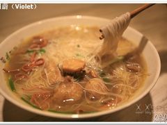 招牌面之一：虫草花炖鸡面（米面）-十面欢腾·海鲜面·台式Bistro(长乐路店)