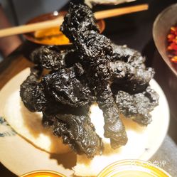 「現炸黑金酥肉」黑金酥肉還是很有特色的,還是不錯,比較特別.