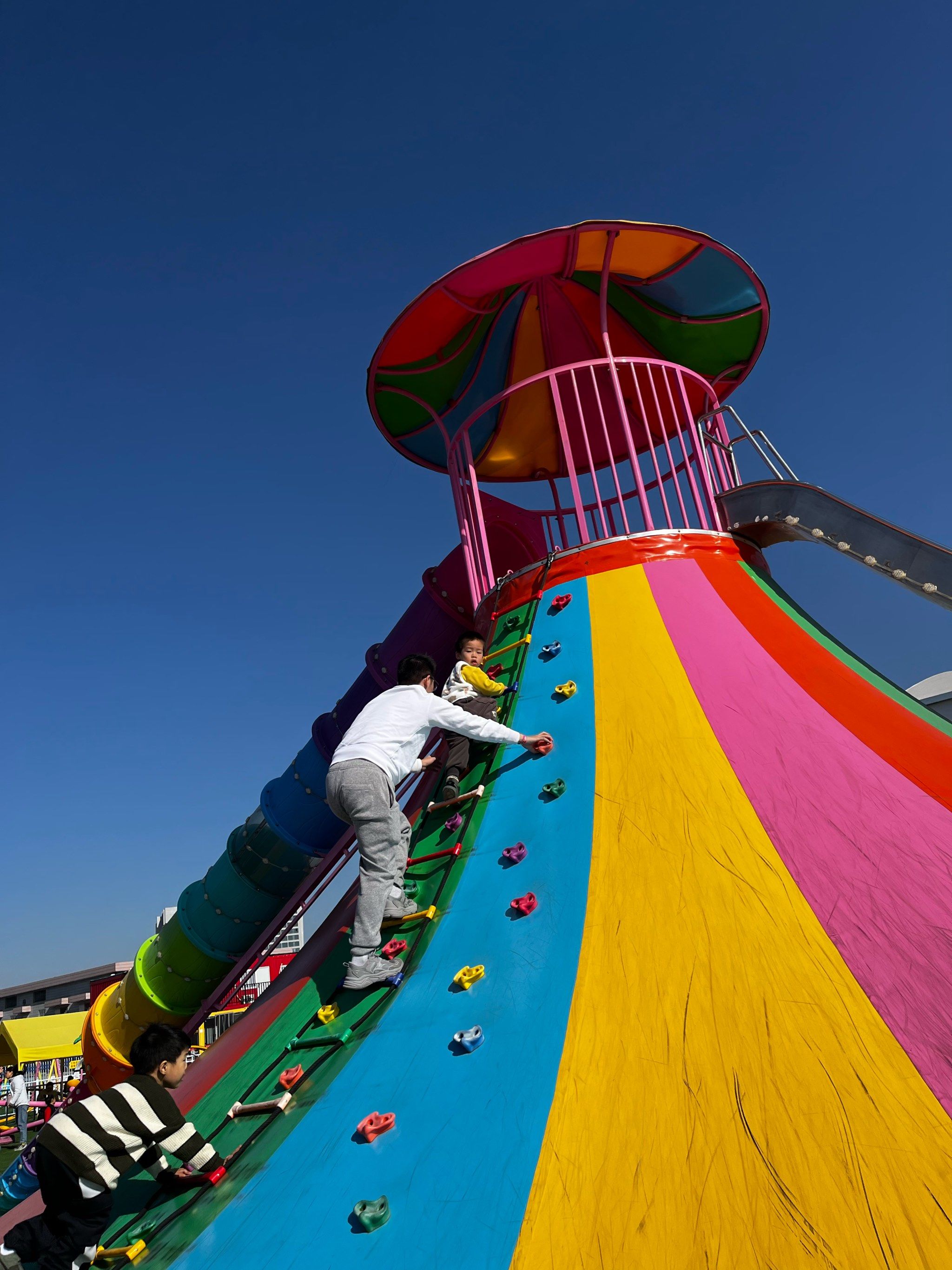 彩虹滑梯超刺激🌈