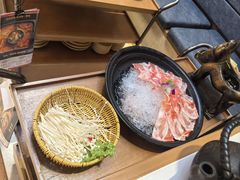 -老牌坊云南鱼豆花火锅(哈西万达店)