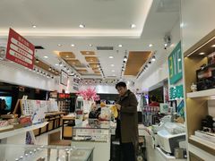 -美式眼镜·授权蔡司.依视路.尼康.豪雅.明月(人民广场店)