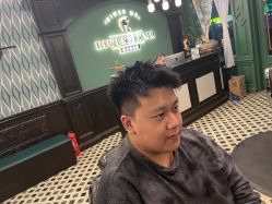 -海文先生国潮烫染男士理发馆