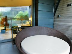 -上海滴水湖皇冠假日酒店