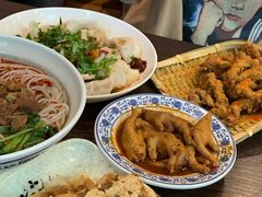 -爆炸头阿姨小四川正宗川味小吃(无任何分店)
