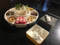-鸡遇虾煲干锅火锅(小寨金莎店)