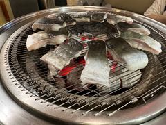 -围炉肉舍•炭烤活鳗•丹东海鲜烤肉(步行街店)