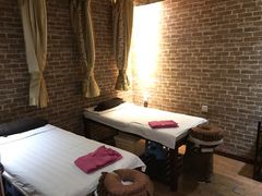 -莱蔻·圣灸堂·推拿艾灸(天山店)