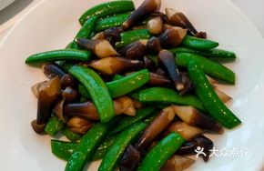 Crispy Stir-fried Black Chicken Mushroom