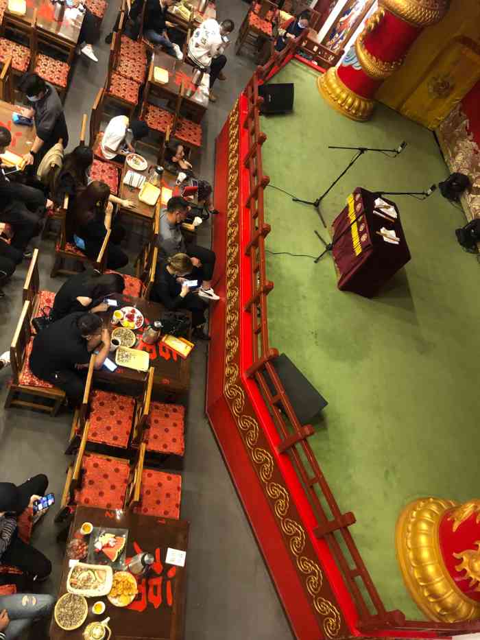 整体还是不错的最为德云社忠实的听众感觉还可以就是瓜子饮料有点贵