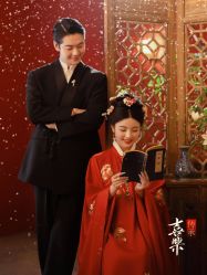 -雪中彩影婚纱摄影·微光艺术中心