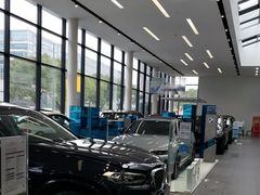 -上海宝信宝马4S店