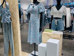 -URBAN REVIVO(上海中庚漫游城店)