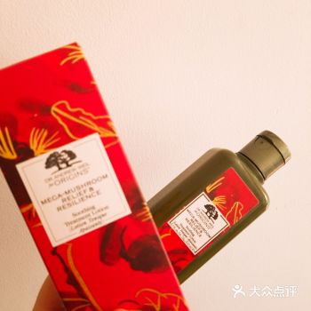 悦木之源菌菇水。 之前感觉是性价比很高的一款爽肤水。